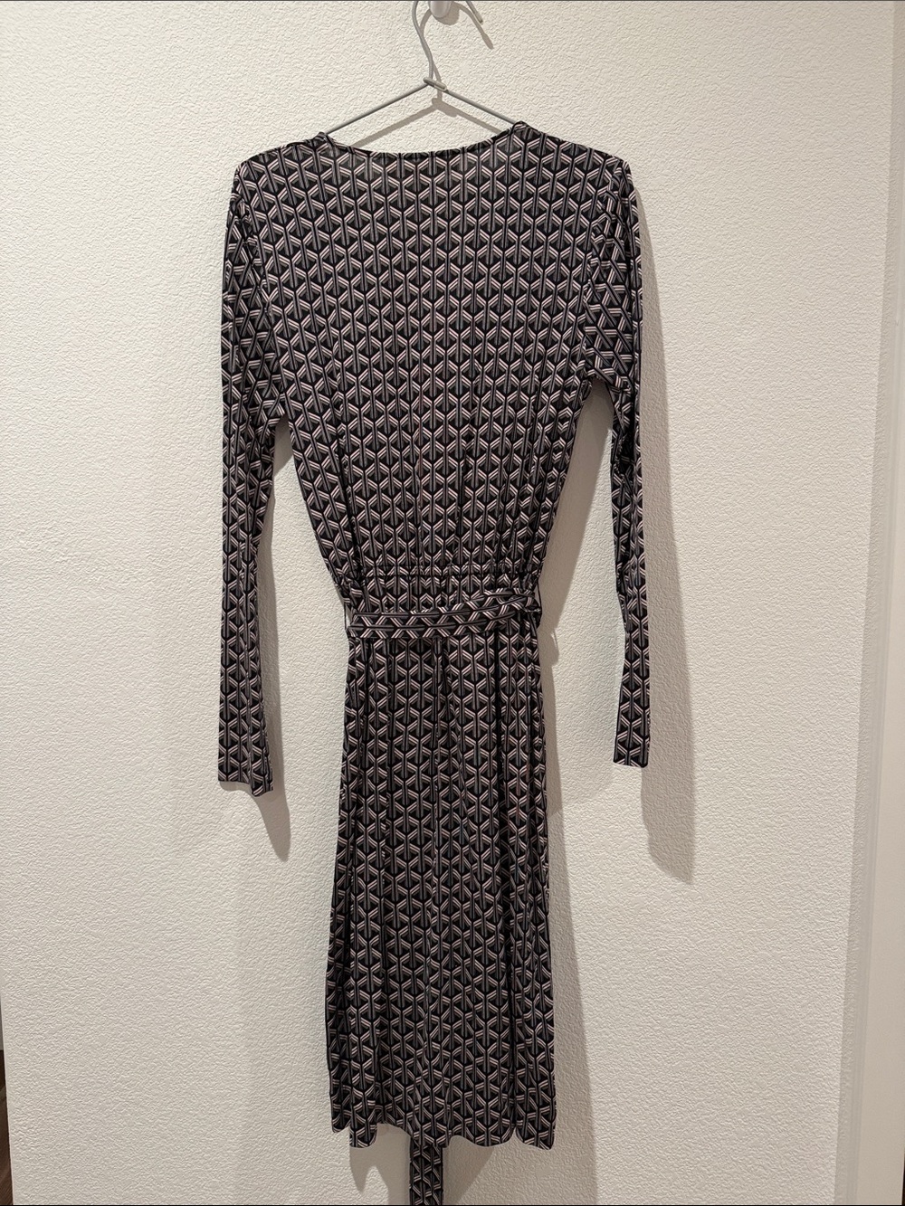 Diane Von Furstenberg Karis Geometric Long-Sleeve Wrap Dress - Picture 2 of 4